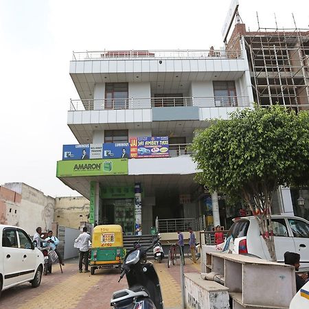 גרייטר נוידה Oyo 8910 Celeste Inn מראה חיצוני תמונה