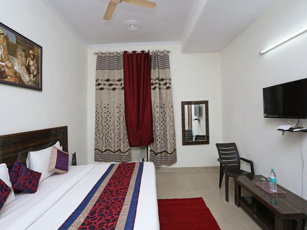 גרייטר נוידה Oyo 8910 Celeste Inn מראה חיצוני תמונה