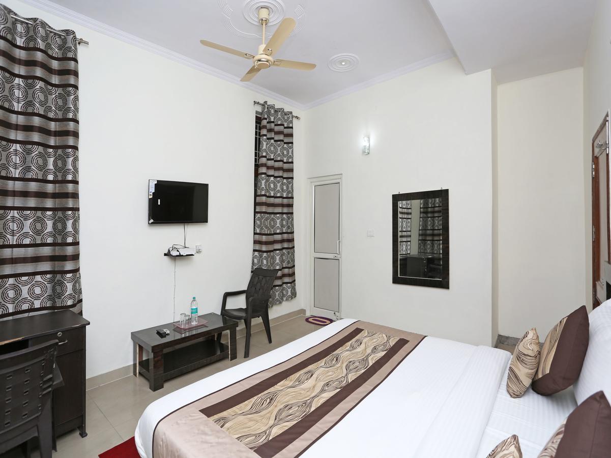 גרייטר נוידה Oyo 8910 Celeste Inn מראה חיצוני תמונה