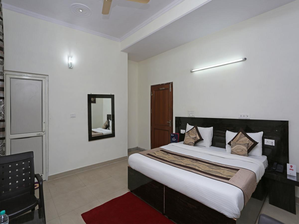 גרייטר נוידה Oyo 8910 Celeste Inn מראה חיצוני תמונה