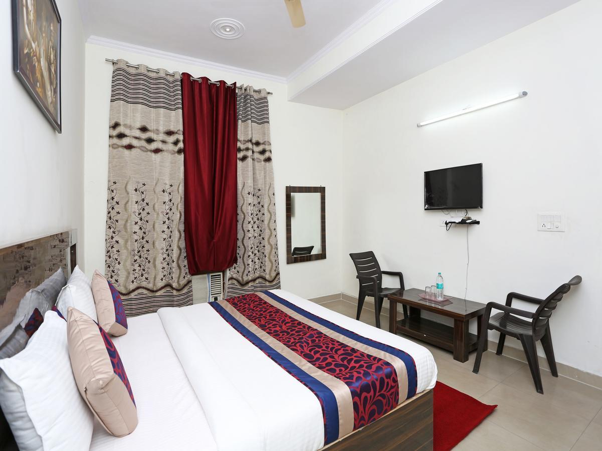 גרייטר נוידה Oyo 8910 Celeste Inn מראה חיצוני תמונה