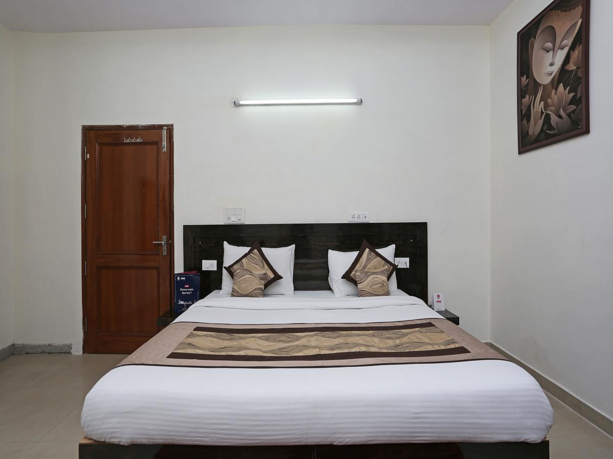 גרייטר נוידה Oyo 8910 Celeste Inn מראה חיצוני תמונה