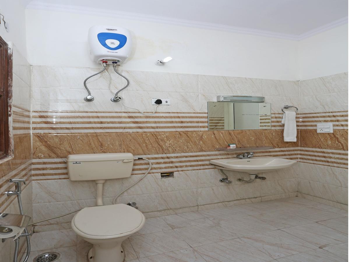 גרייטר נוידה Oyo 8910 Celeste Inn מראה חיצוני תמונה