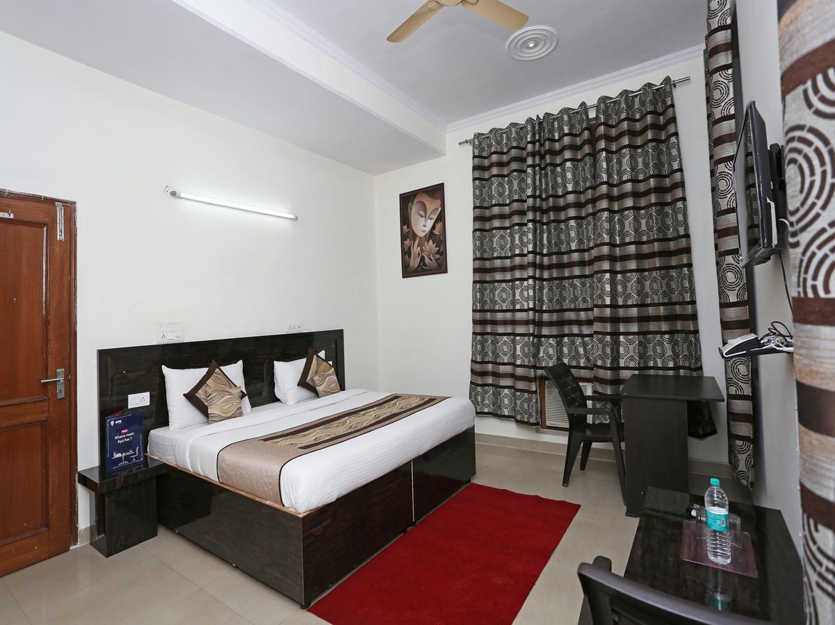 גרייטר נוידה Oyo 8910 Celeste Inn מראה חיצוני תמונה