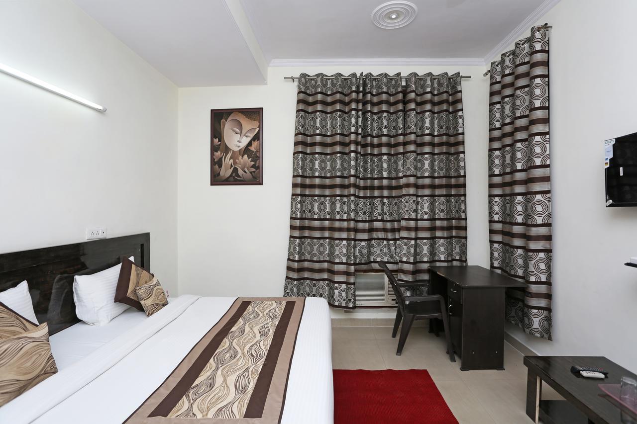 גרייטר נוידה Oyo 8910 Celeste Inn מראה חיצוני תמונה