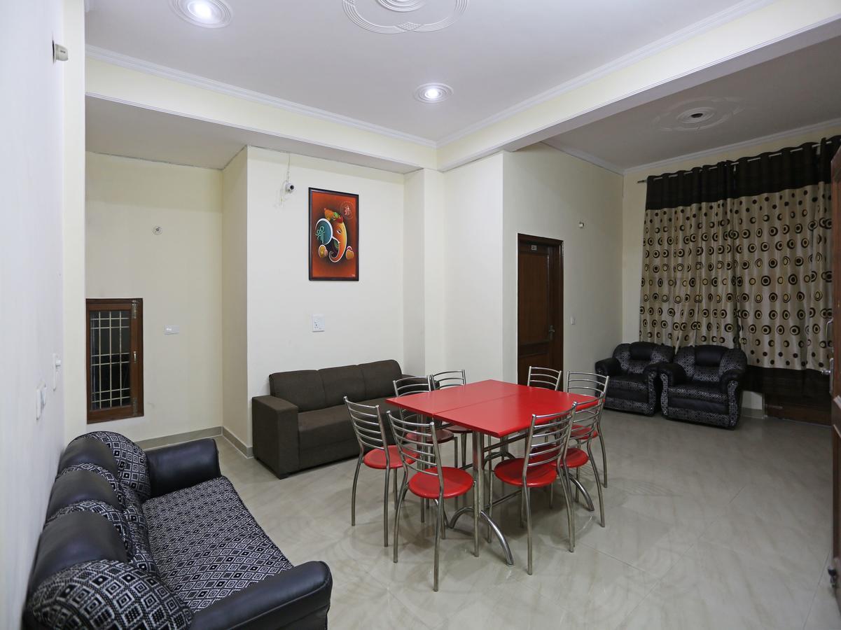 גרייטר נוידה Oyo 8910 Celeste Inn מראה חיצוני תמונה